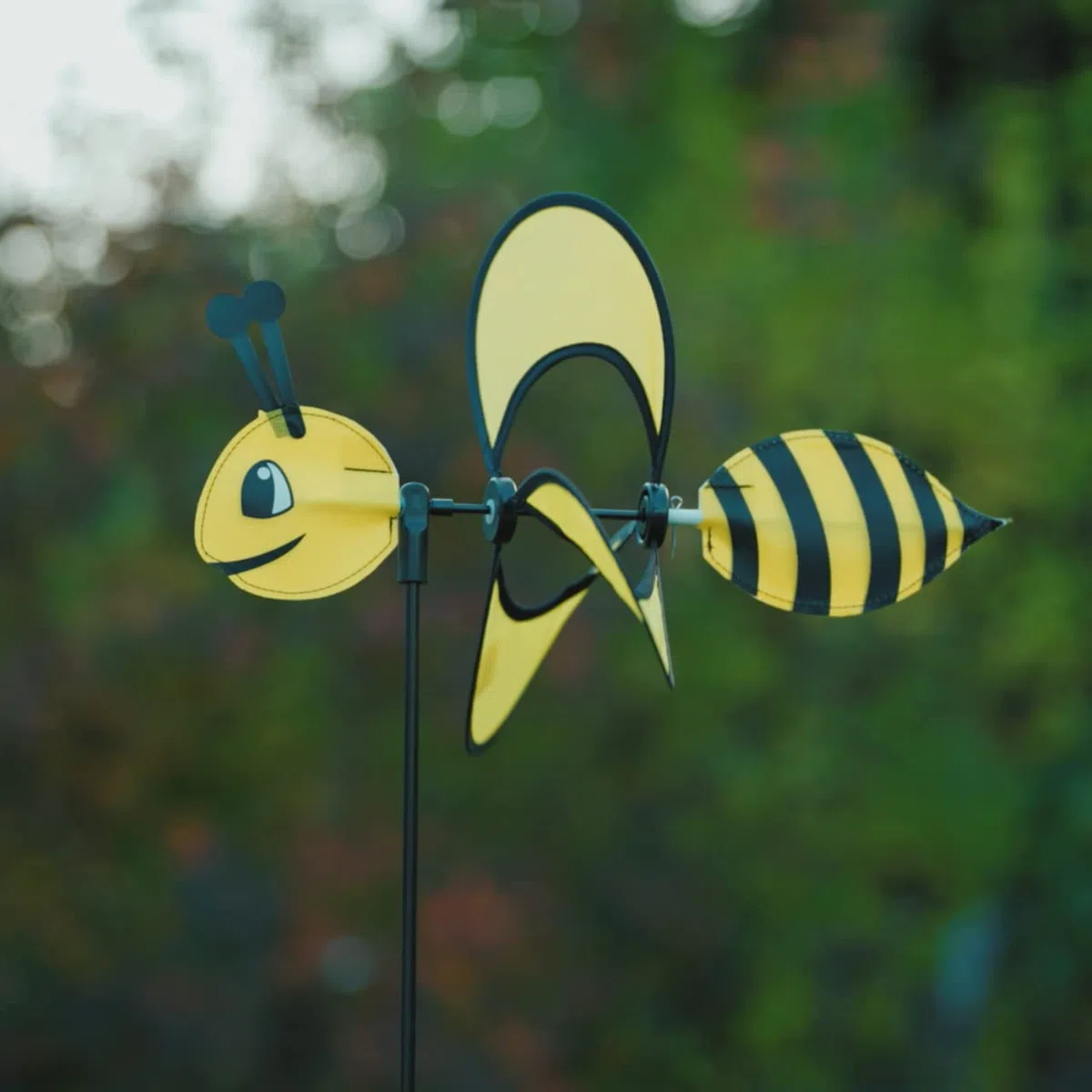 CIM Girouette - Little Magic Bee - résiste aux UV et aux intempéries - Ø28cm, Motif: 35x13cm, Hauteur Totale: 85cm - INCL. Tige en Fibre de Verre