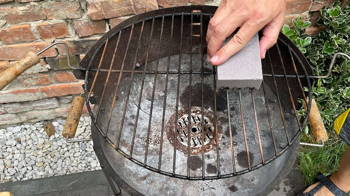 Wonderstone Edition BBQ - 4 x Bloc de Nettoyage en Pierre Ponce avec Poignée Nettoyant Polyvalent pour Barbecue Four Patio et Carrelage Détartrant et Antirouille Efficace