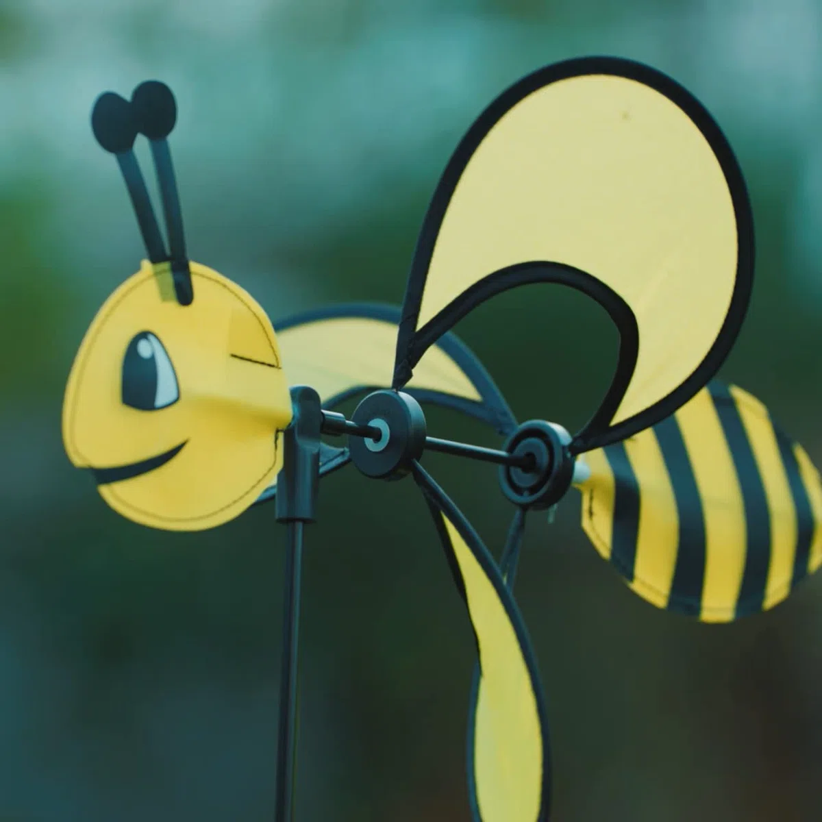 CIM Girouette - Little Magic Bee - résiste aux UV et aux intempéries - Ø28cm, Motif: 35x13cm, Hauteur Totale: 85cm - INCL. Tige en Fibre de Verre