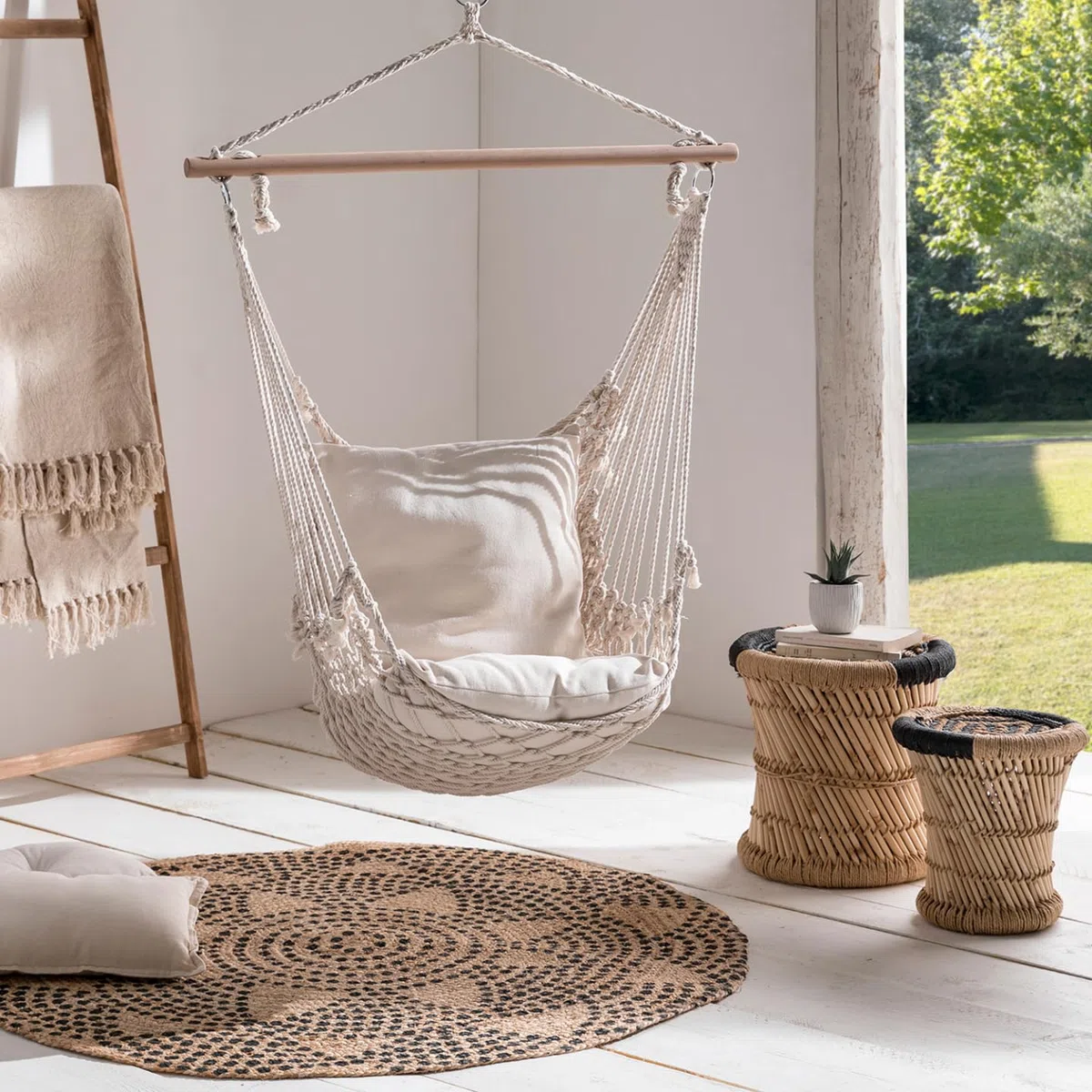 IDMarket - Fauteuil Suspendu bohème 2 Coussins écru Design macramé