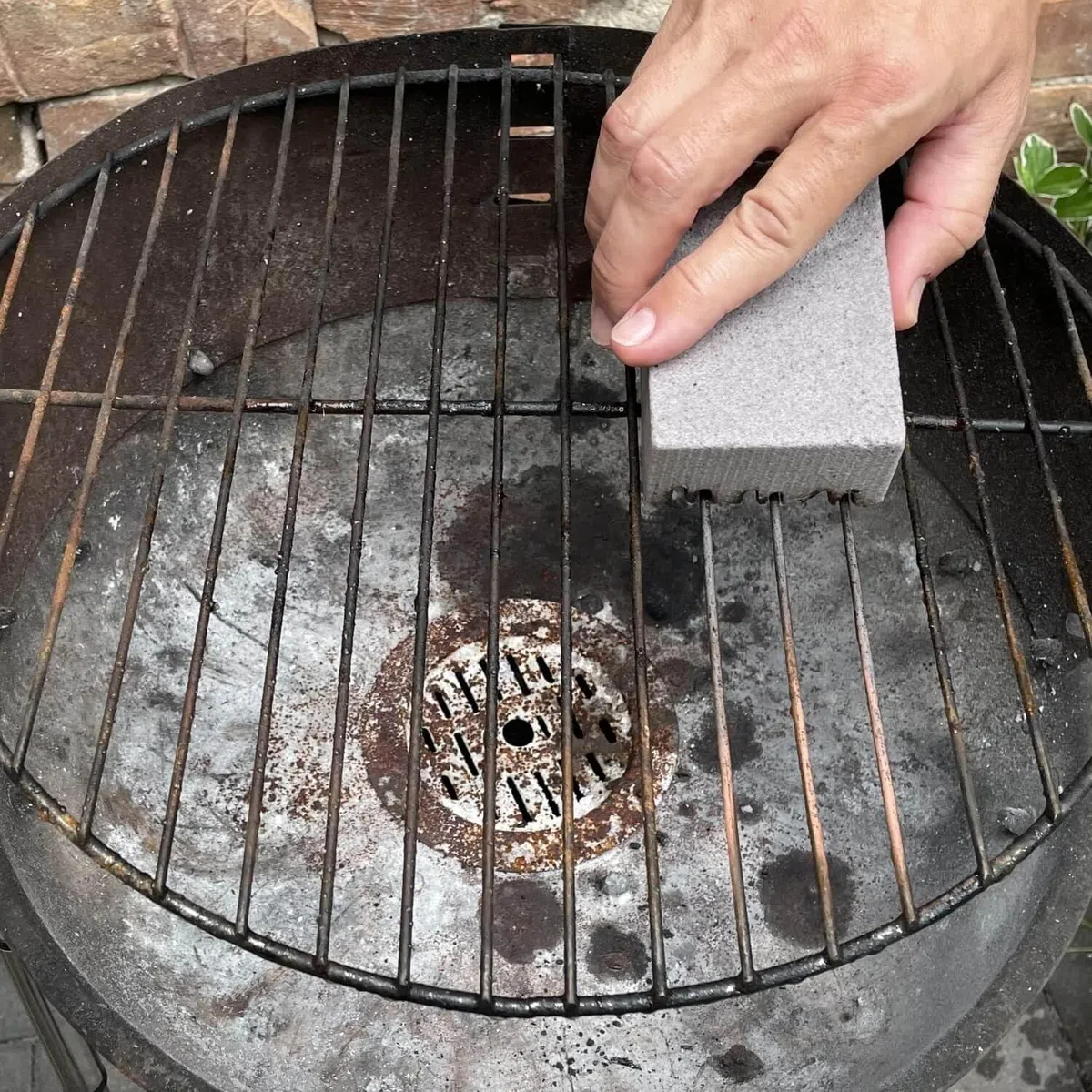 Wonderstone Edition BBQ - 4 x Bloc de Nettoyage en Pierre Ponce avec Poignée Nettoyant Polyvalent pour Barbecue Four Patio et Carrelage Détartrant et Antirouille Efficace
